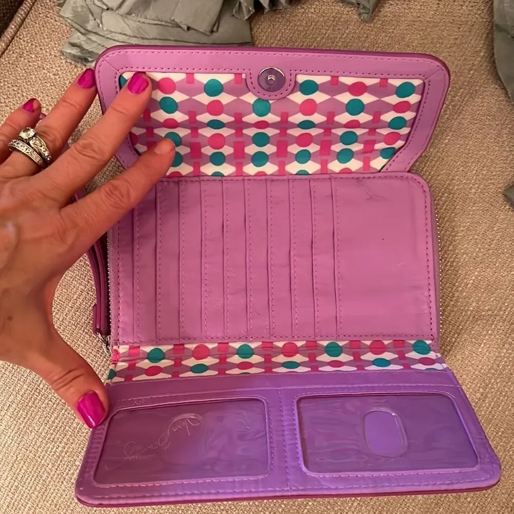 Vera Bradley EUC Lavendar Wristlet Wallet